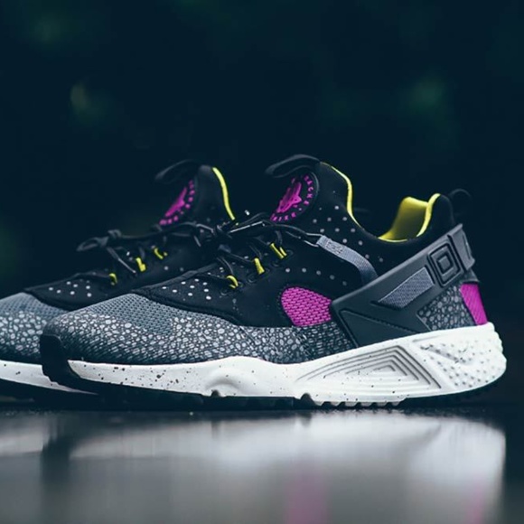 Nike Other - NIKE MEN'S AIR HUARACHE